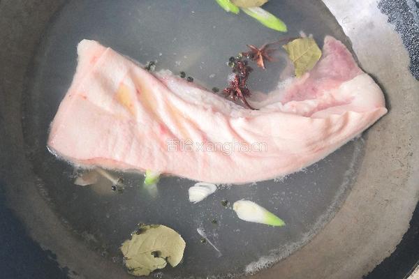 梅菜扣肉的做法图解1