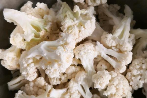 西红柿炒菜花的做法图解1