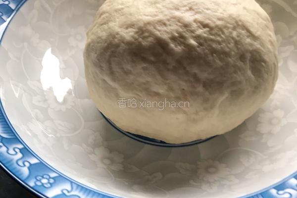 虾仁培根菠萝披萨的做法图解2