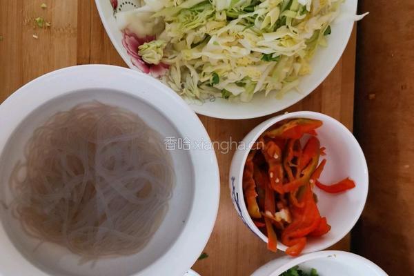 包菜和粉条相遇的做法图解2