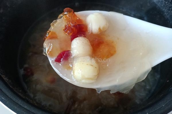 桃胶莲子银耳羹（美容养颜)的做法图解12
