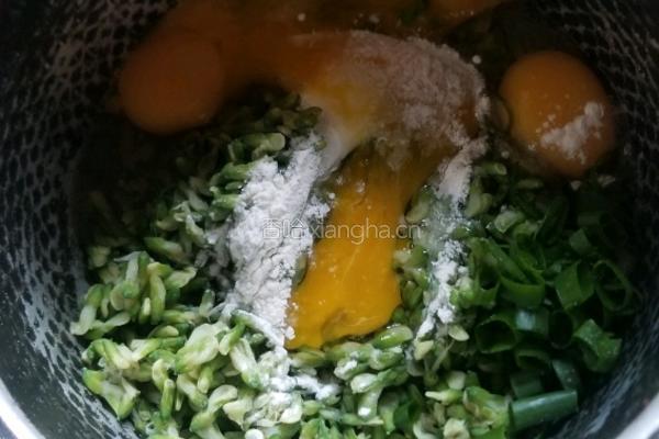清甜槐花饼的做法图解5