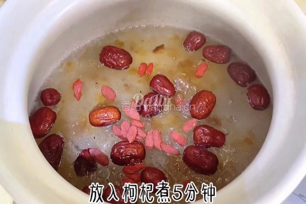 美容养颜，雪燕牛奶桃胶的做法图解6