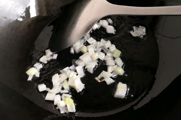 胡萝卜丝炒豆芽的做法图解3