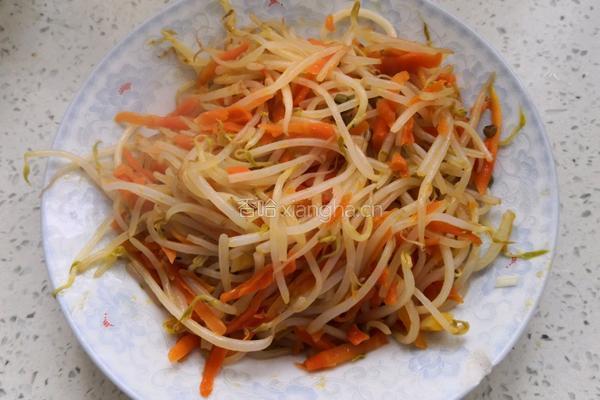 胡萝卜丝炒豆芽的做法图解7