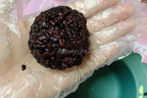 黄桃黑米捞的做法图解4