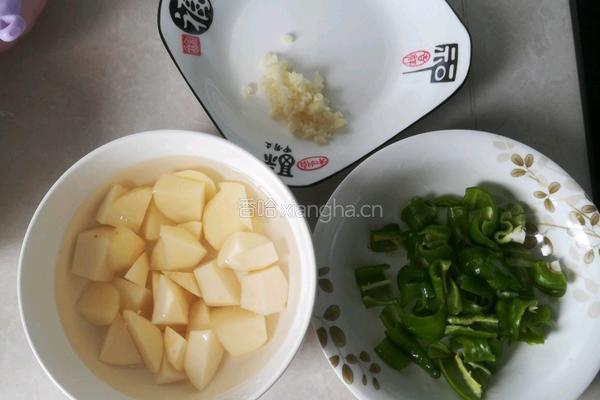 辣椒烧土豆的做法图解2