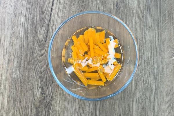 咸蛋黄焗南瓜的做法图解2