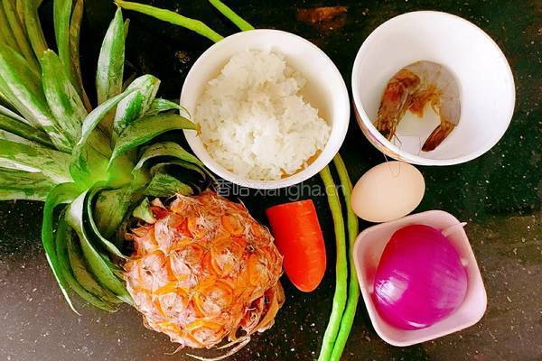 凤梨五彩炒饭的做法图解2