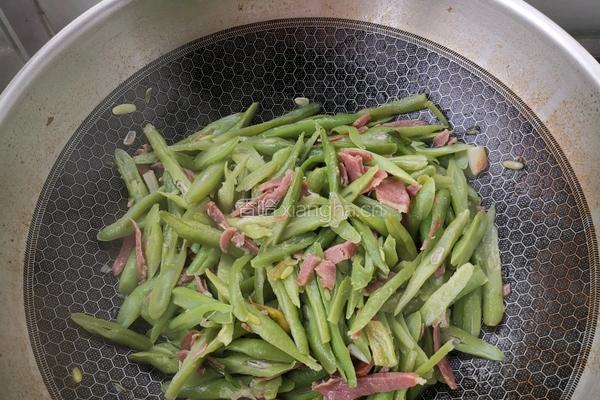 腊肉炒芸豆丝的做法图解7