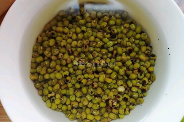 南瓜绿豆汤的做法图解4
