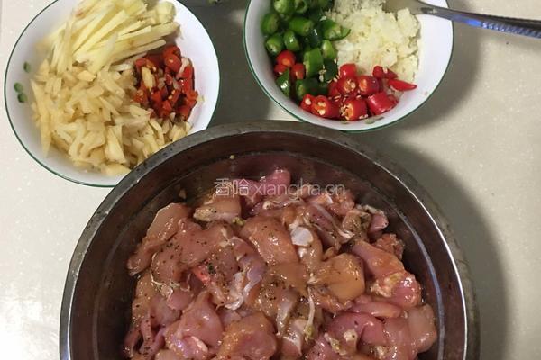 仔姜炒兔肉的做法图解2