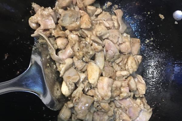 仔姜炒兔肉的做法图解3