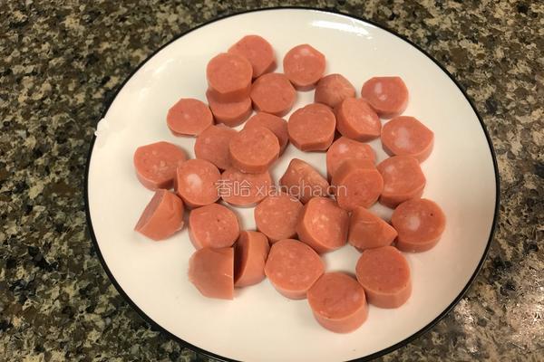 孜然香肠小土豆的做法图解2