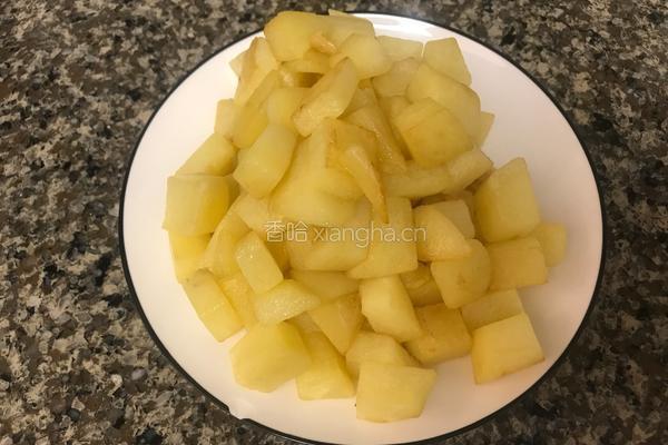 孜然香肠小土豆的做法图解3