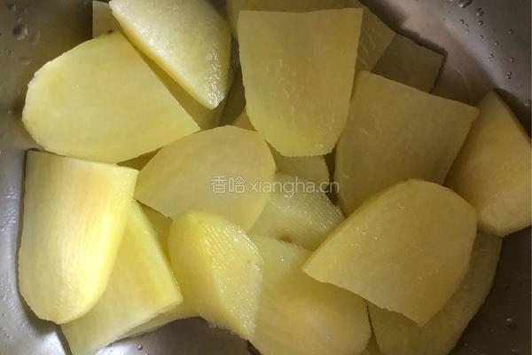 西红柿炒土豆片的做法图解2