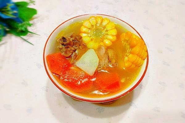 玉米胡萝卜鸡汤的做法图解1