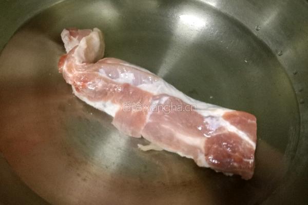 酸菜炖五花肉粉条的做法图解2