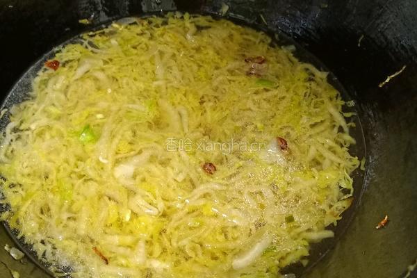 酸菜炖五花肉粉条的做法图解7