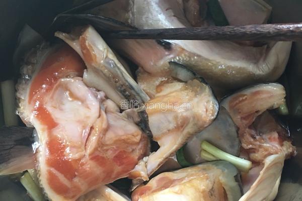 三文鱼头炖豆腐的做法图解1