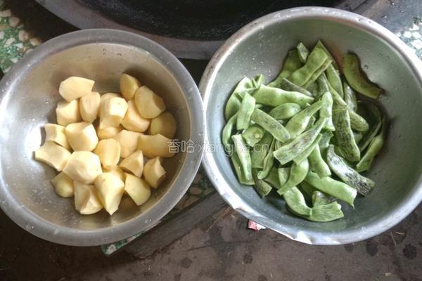 土豆豆角炖肉的做法图解1