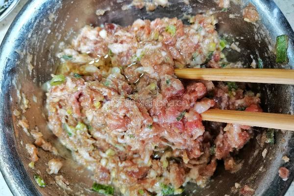 吃不够的外酥里嫩的乾坤肉丸的做法图解5