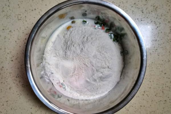 全家老少都喜欢的牛奶鸡蛋葱花软饼的做法图解5
