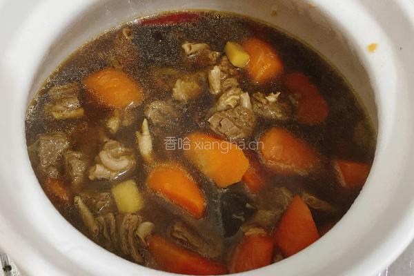胡萝卜炖牛腩的做法图解4
