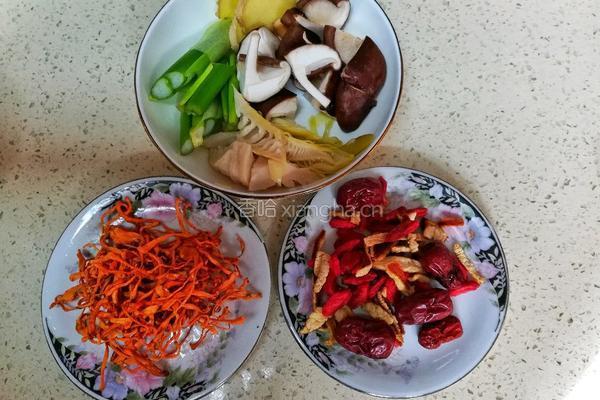 营养又美味的菌菇排骨汤的做法图解3