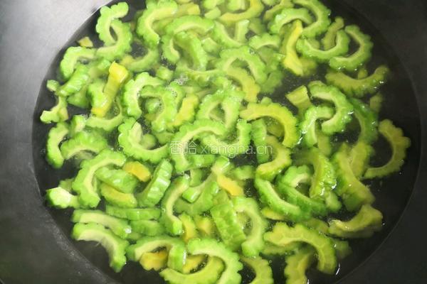 苦瓜烧豆腐的做法图解4