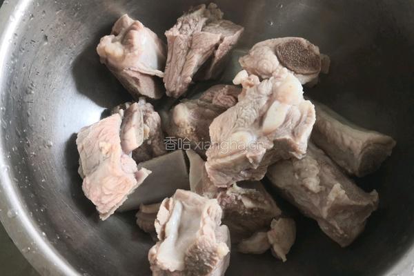 胡萝卜山药排骨汤的做法图解5