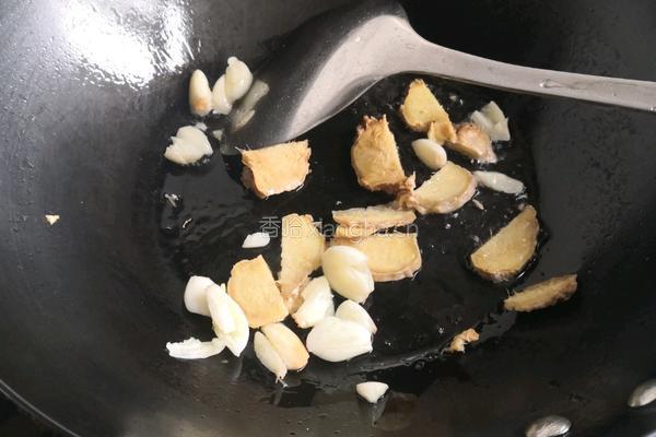 胡萝卜山药排骨汤的做法图解6