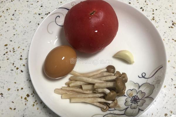 番茄鸡蛋炒面的做法图解1