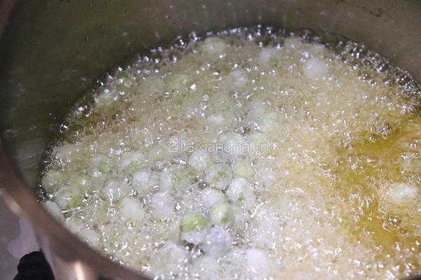 咸蛋黄焗豌豆的做法图解4