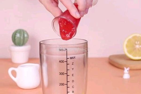 蜜桃柠檬绿茶的做法图解1