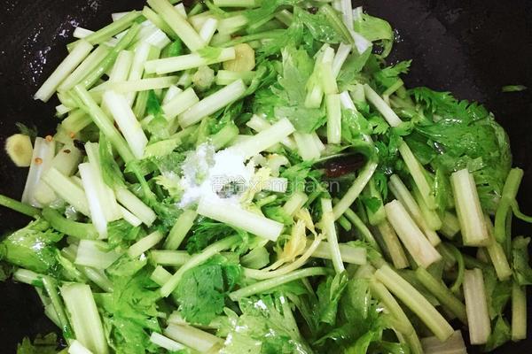 炒芹菜的做法图解4
