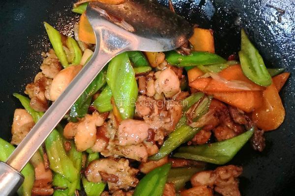 辣椒炒鸡腿肉的做法图解12