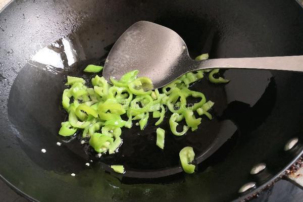 辣椒小白菜的做法图解2