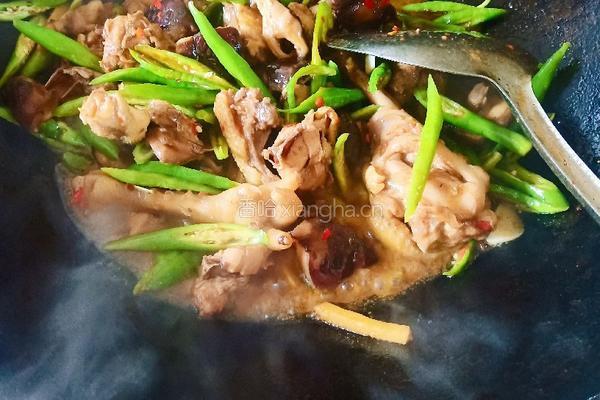 香菇炒鸡肉的做法图解4