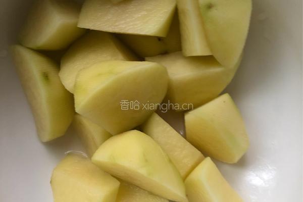 脱了皮的茄子地三鲜的做法图解1