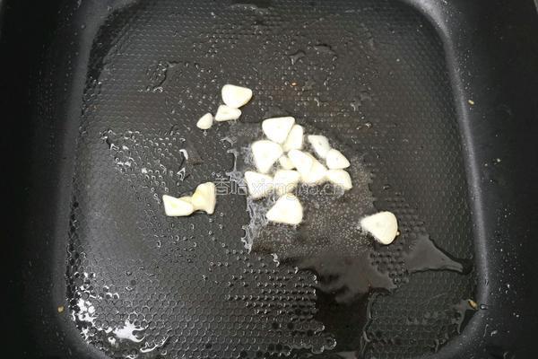 蒜香芦笋炒香菇的做法图解3
