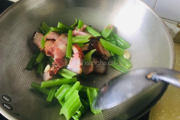 芹菜炒腊肉的做法图解6