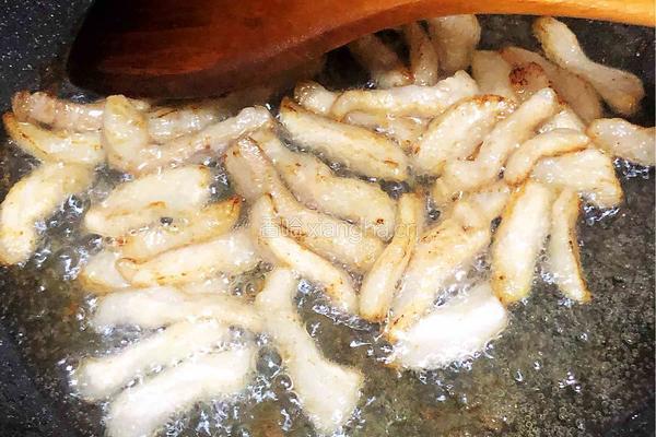 五花肉炒圆白菜的做法图解3