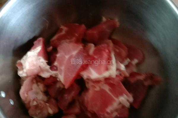 黄瓜炒肉的做法图解2