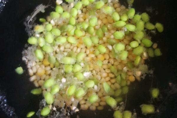 逗逗虾（玉米青豆炒虾仁）的做法图解3