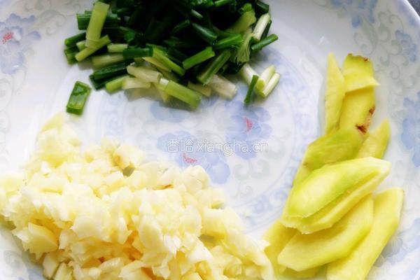 苦瓜黄豆排骨煲的做法图解1