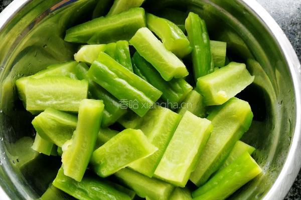 苦瓜黄豆排骨煲的做法图解3