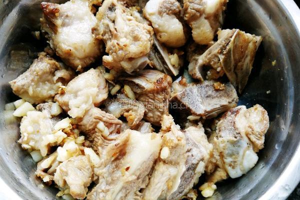 苦瓜黄豆排骨煲的做法图解5