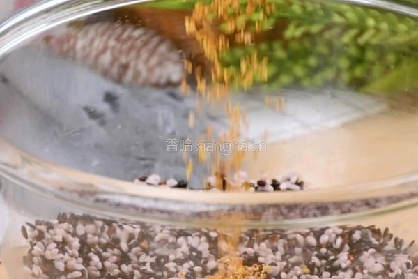 又香又甜的桂花紫米粽5步轻松搞定的做法图解2