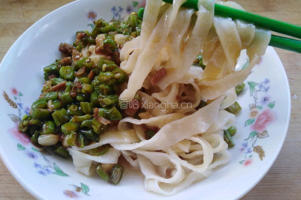 豆角肉丝手擀面
